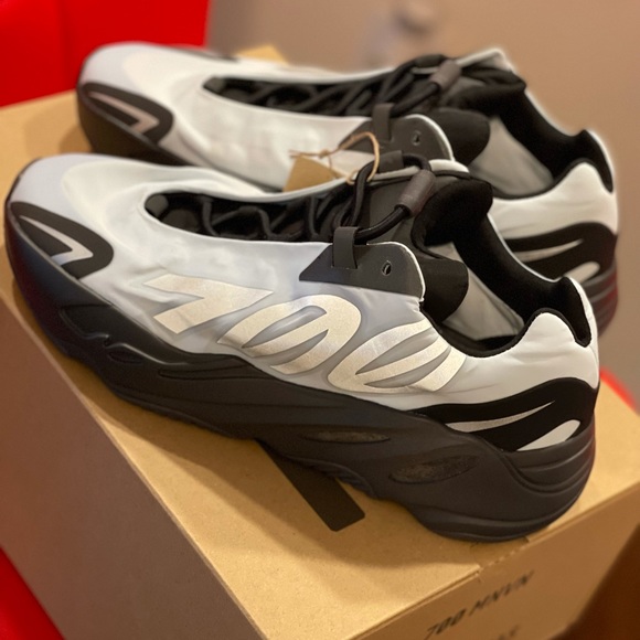 Yeezy Boost 700 “Blue Tint” - Picture 2 of 3